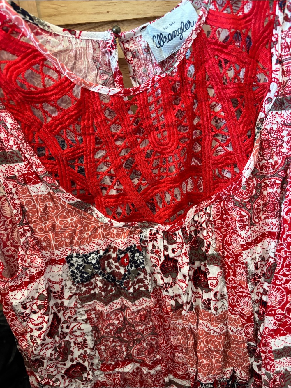 Wrangler Red and White Patchwork Crochet Yoke Sleeveless Top XL - Picture 2 of 4